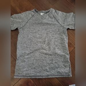 Dry fit Gray shirt size 7-8 kids by 32ﾟ cool